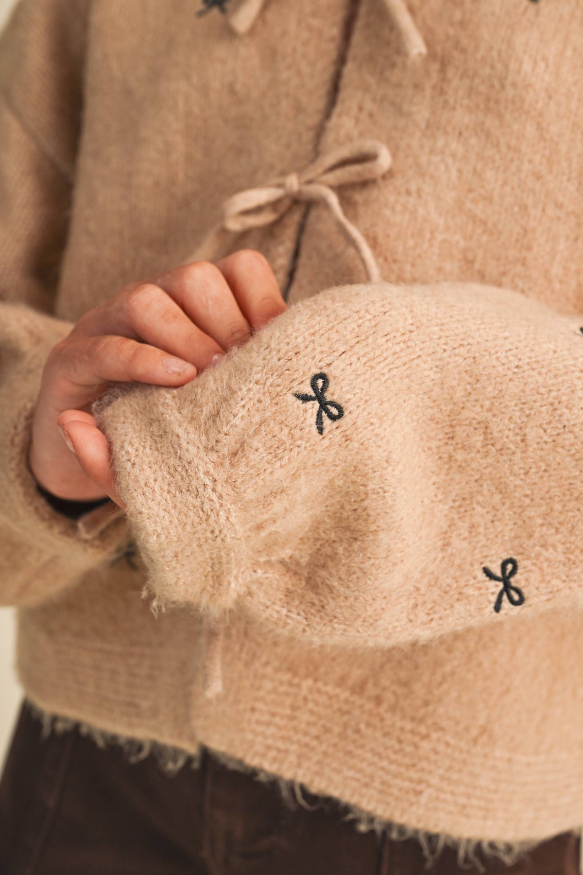 TWEEN KIDS GIRLS BOW EMBROIDERY SWEATER  (7-14)